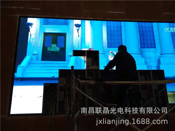 小间距LED显示屏